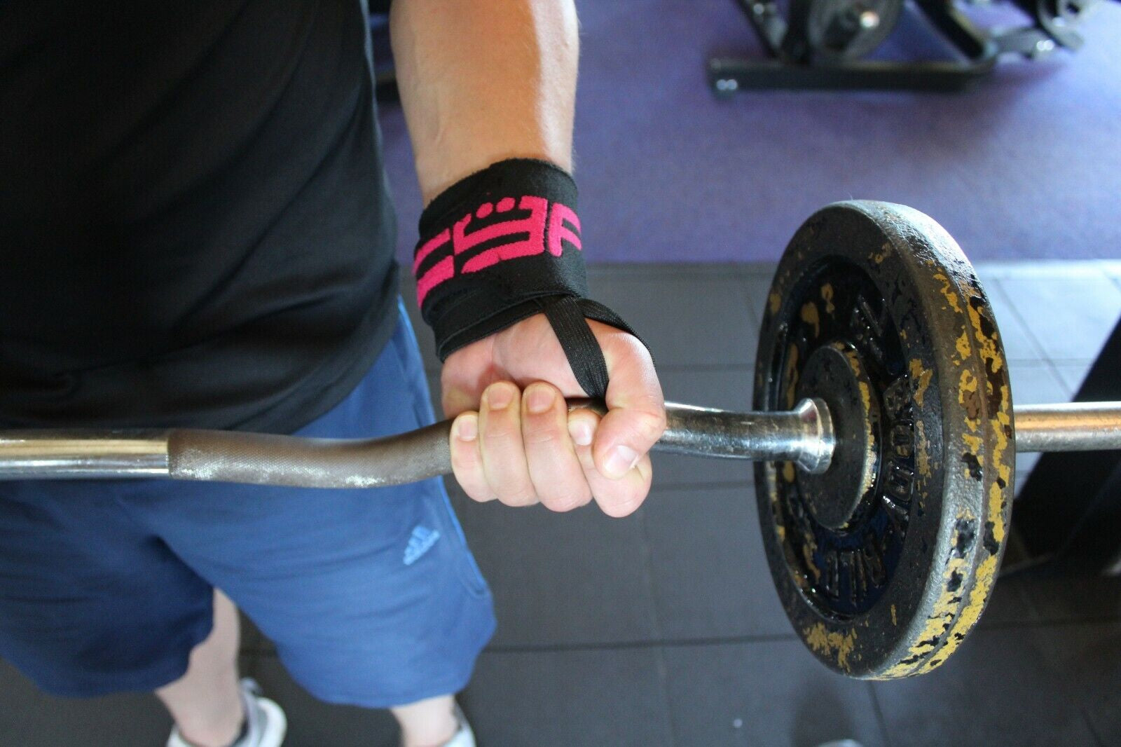 Padded Wrist Wraps for Weightlifting Support and Grip Enhancement