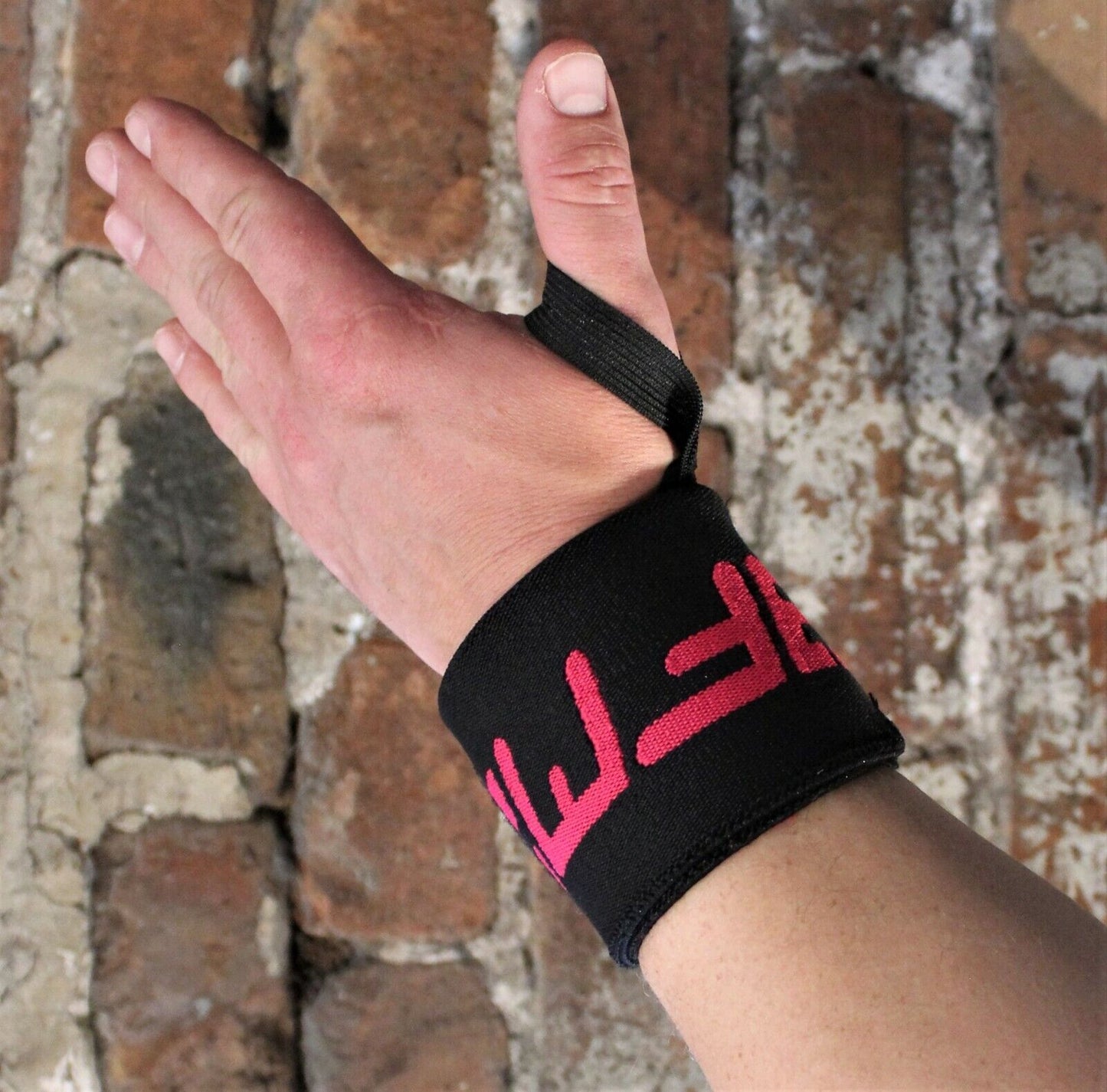Padded Wrist Wraps for Weightlifting Support and Grip Enhancement