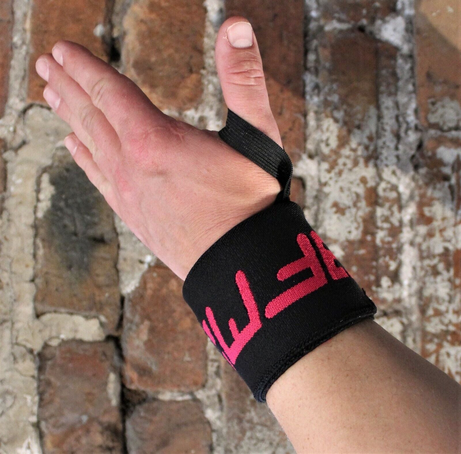 Padded Wrist Wraps for Weightlifting Support and Grip Enhancement
