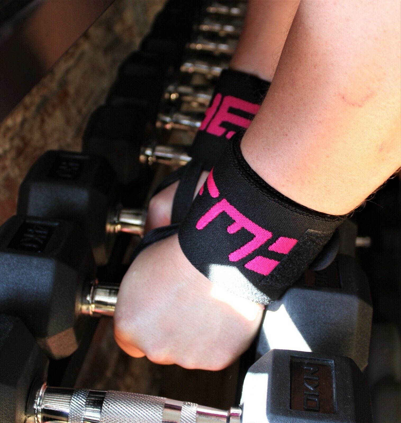 Padded Wrist Wraps for Weightlifting Support and Grip Enhancement