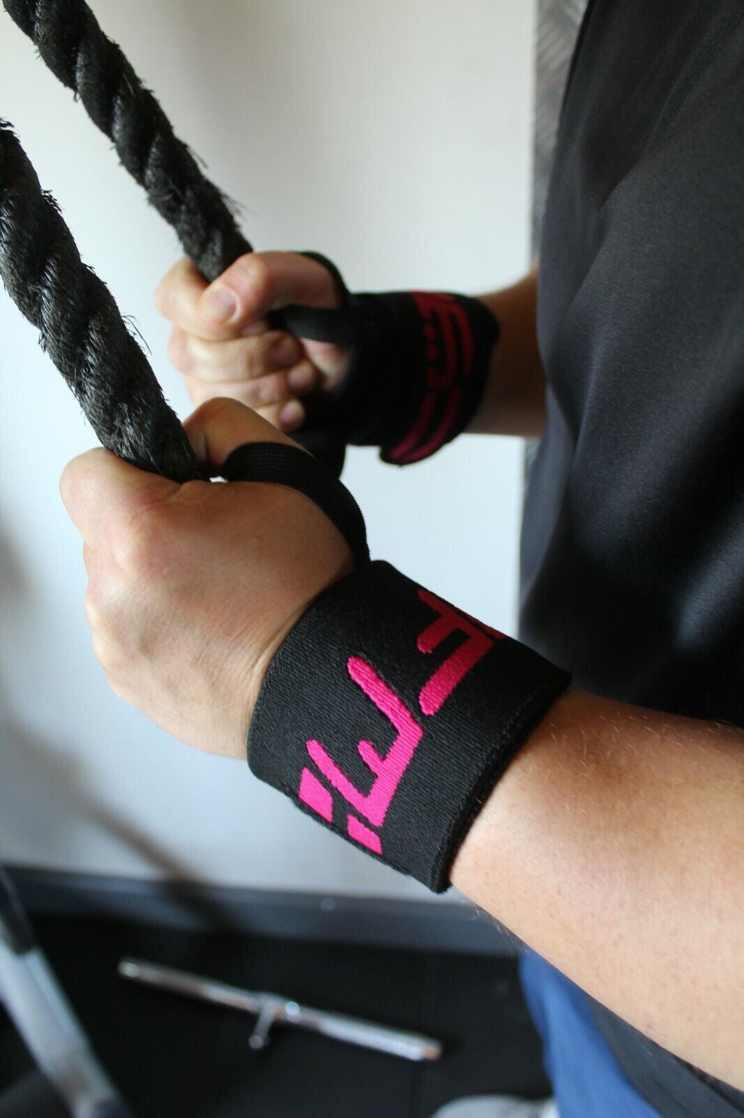 Padded Wrist Wraps for Weightlifting Support and Grip Enhancement