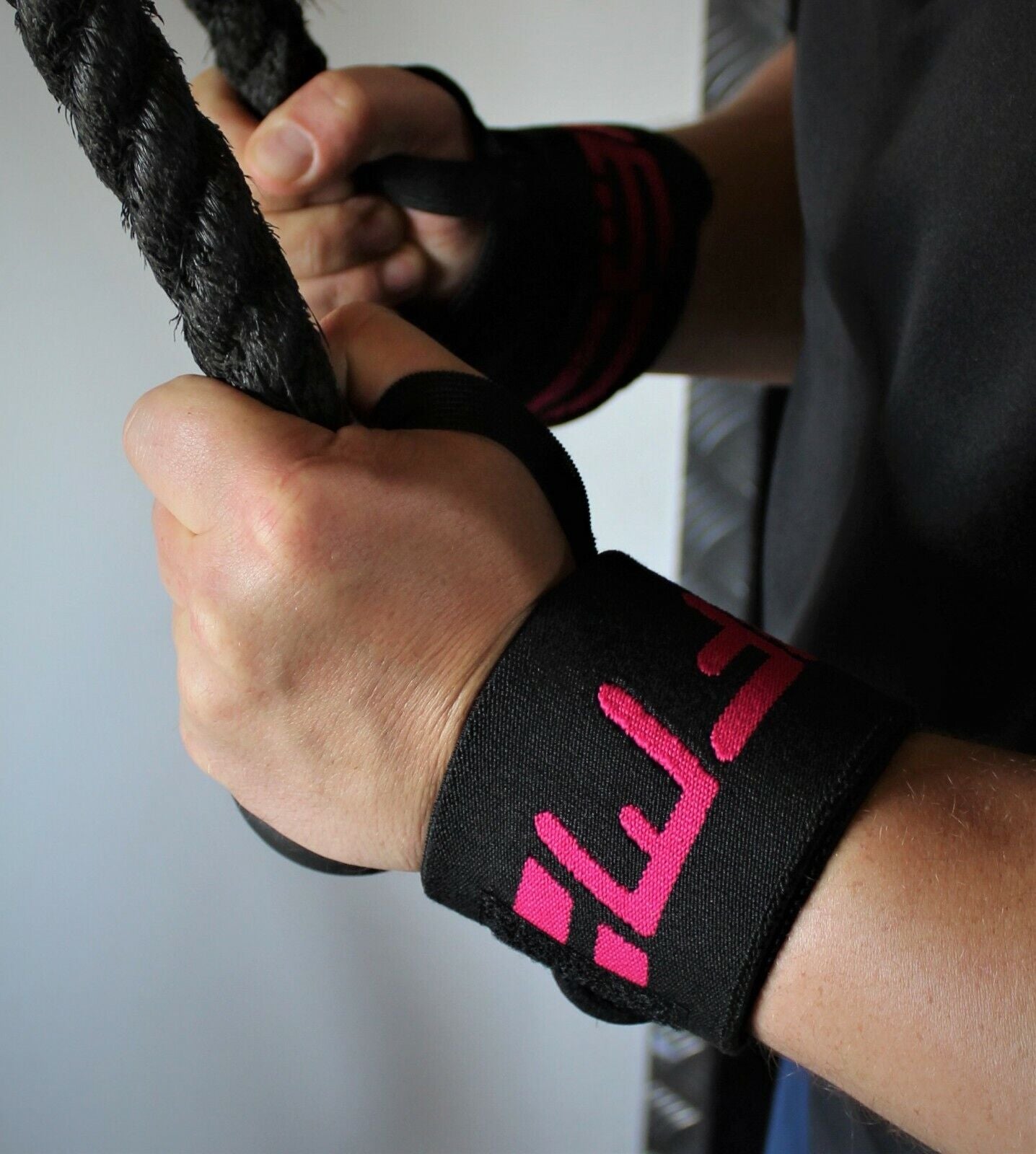 Padded Wrist Wraps for Weightlifting Support and Grip Enhancement