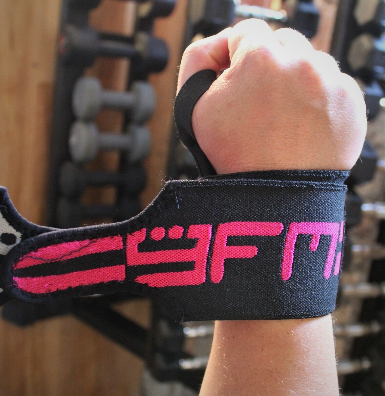 Padded Wrist Wraps for Weightlifting Support and Grip Enhancement