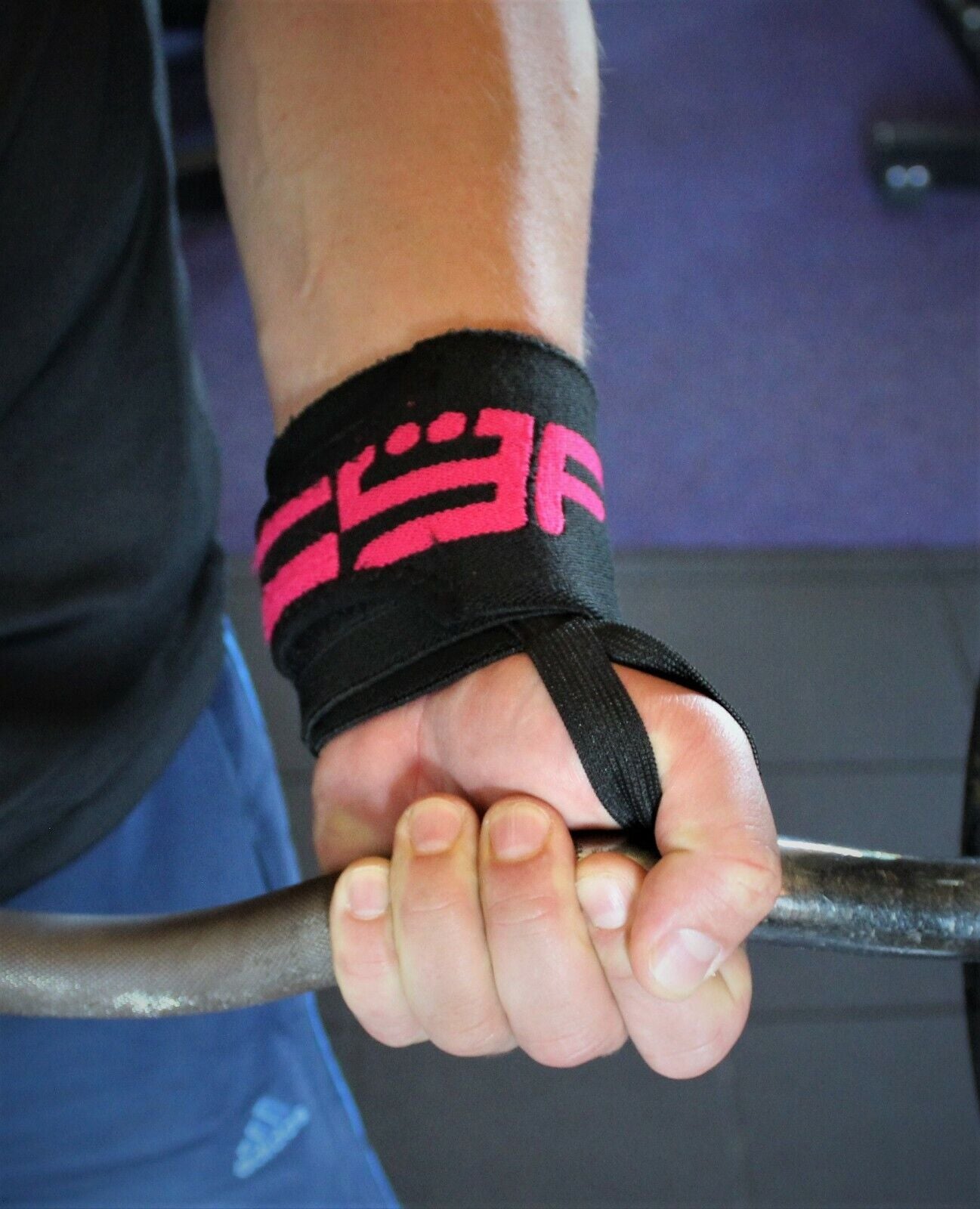 Padded Wrist Wraps for Weightlifting Support and Grip Enhancement