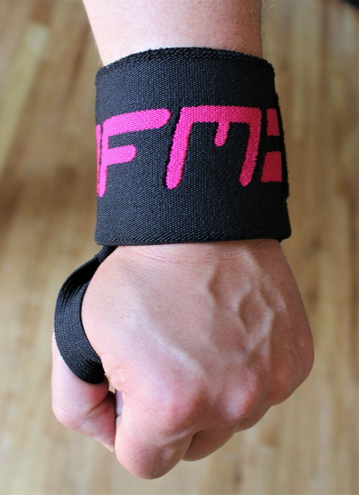 Padded Wrist Wraps for Weightlifting Support and Grip Enhancement